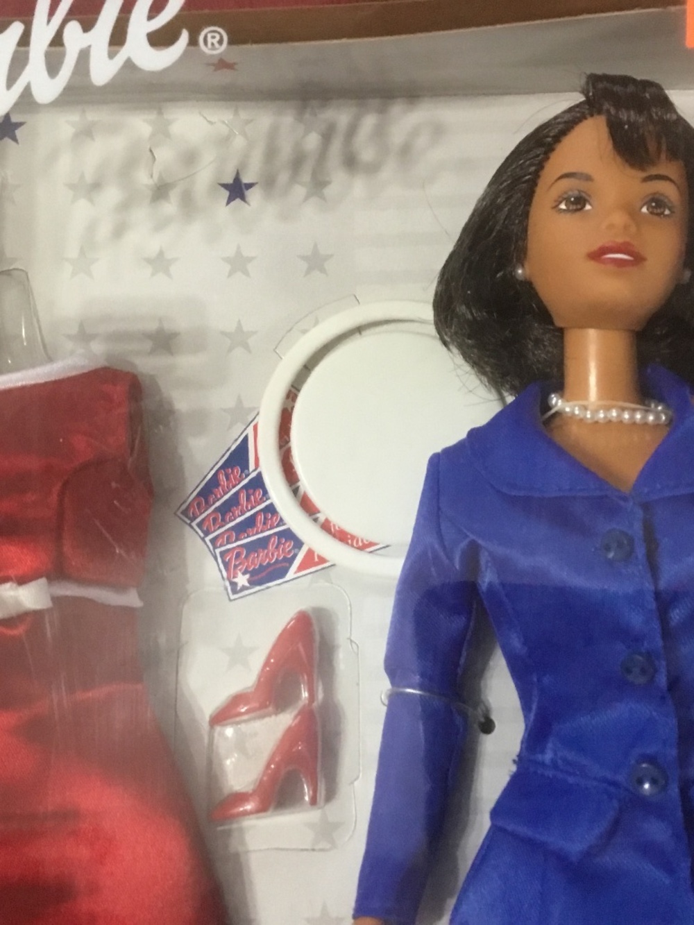 Barbie President 2000 Afro American Doll Exclusive Toys R Us White House Project - Picture 8 of 12
